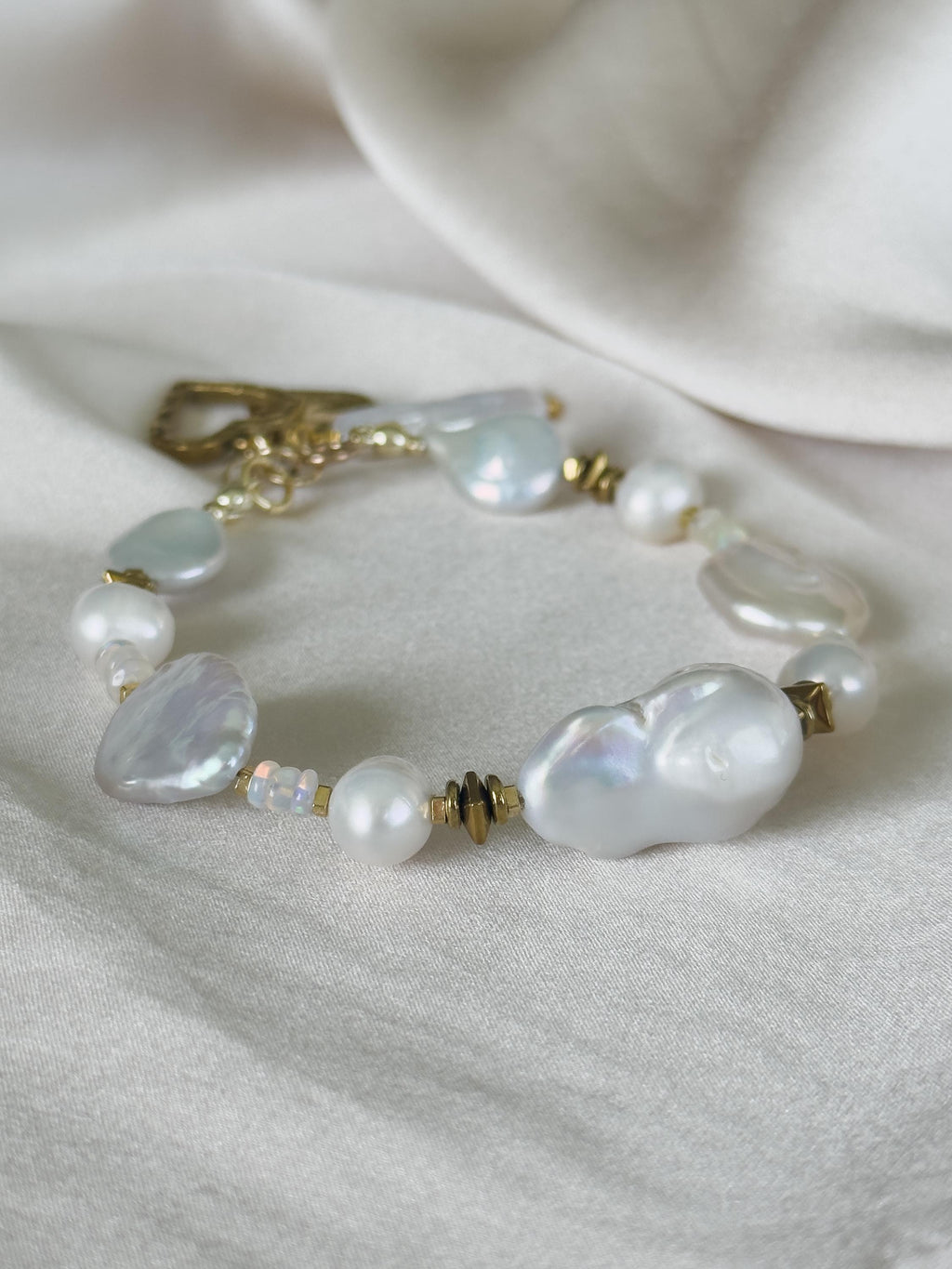 White Baroque Pearl Bracelet | Ethiopian Opal Bracelet | Natural Gemstone Jewelry | Gold Filled Clasp | 19,5 cm