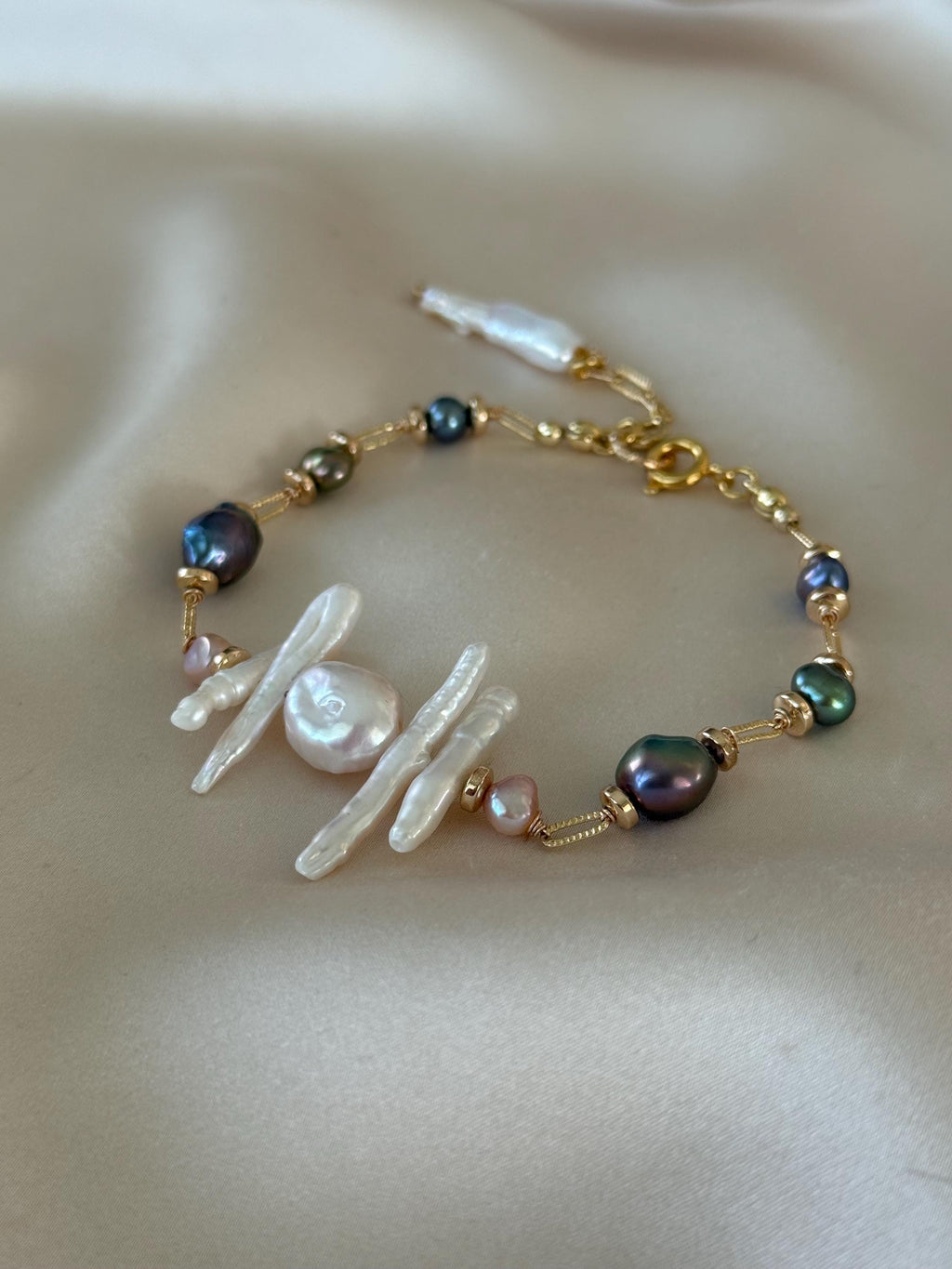 Natural Pearl & Hematite Bracelet | Multicolor Pearl Bracelet | Gold Filled Clasp | Handmade Jewelry | 20 cm