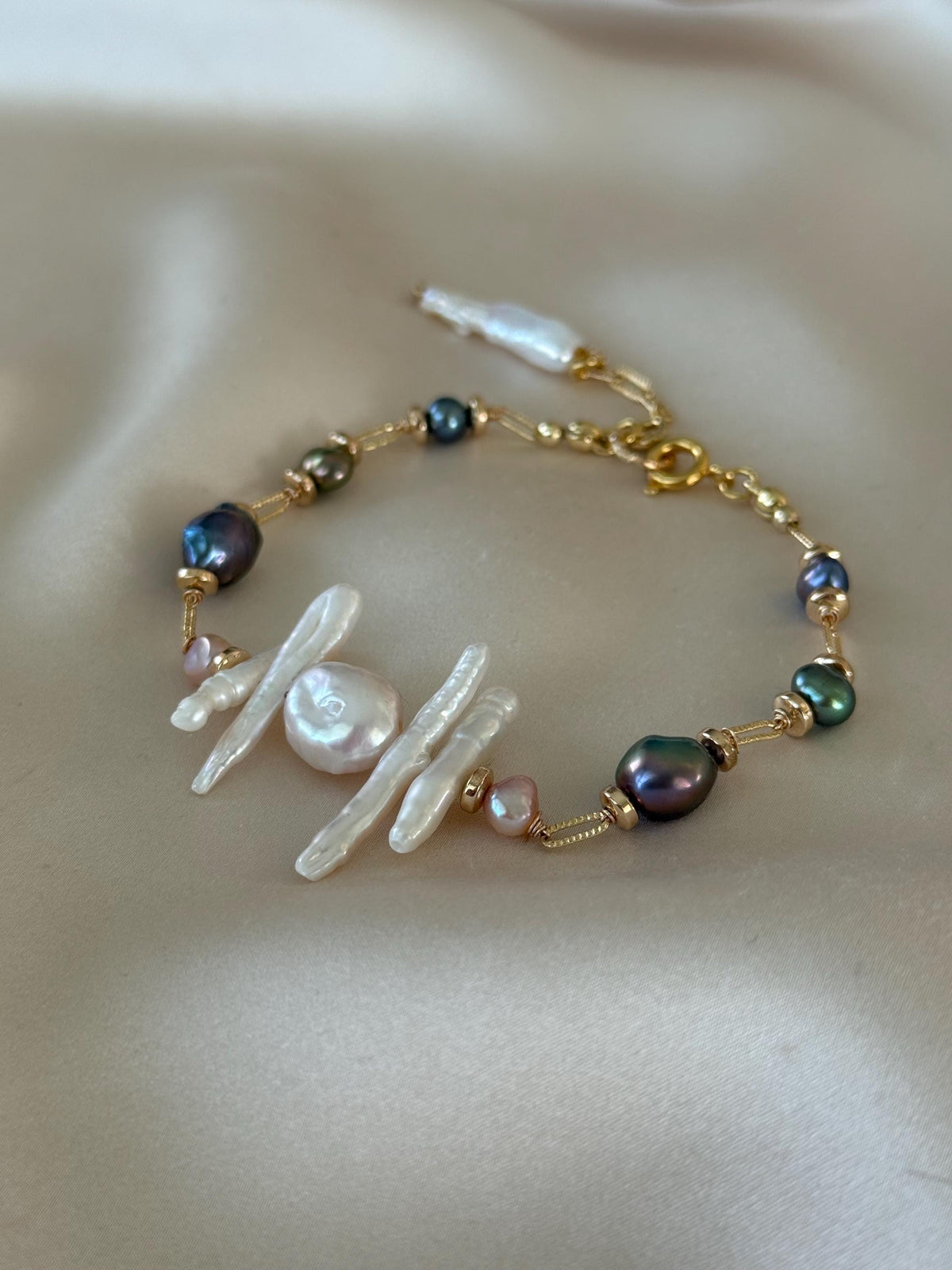 Natural Pearl & Hematite Bracelet | Multicolor Pearl Bracelet | Gold Filled Clasp | Handmade Jewelry | 20 cm