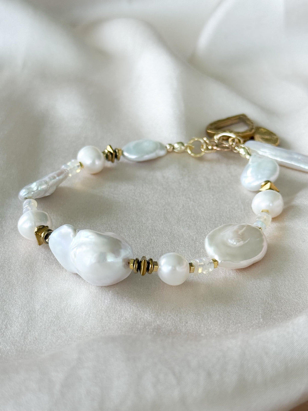 White Baroque Pearl Bracelet | Ethiopian Opal Bracelet | Natural Gemstone Jewelry | Gold Filled Clasp | 19,5 cm