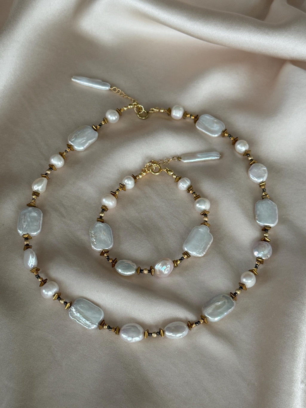 White Baroque Pearl Bracelet | Hematite Bracelet | Gold Filled Clasp | Handmade Pearl Jewelry
